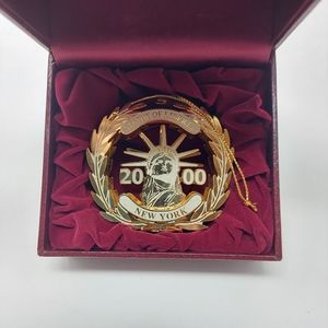 Statue Of Liberty Gold Wreath Etched Ornament 2000 New York City Display Box